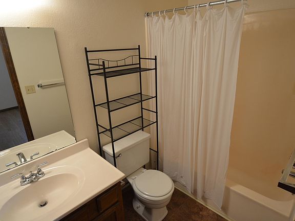 5th image of 2803 Glen Oaks Dr