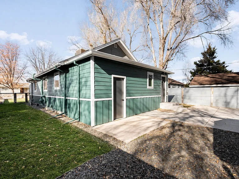 755 Carbon St — Photo 4
