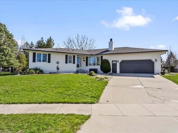 1870 Audubon Dr, Waterloo, IA 50701