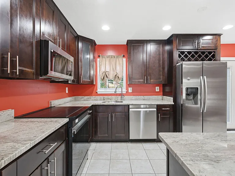 10703 Campus Way S — Photo 10