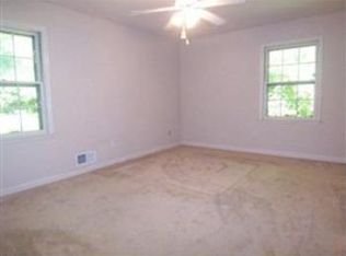 25 Stoneview Dr, Lilburn, GA 30047
