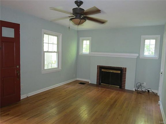 4th image of 1182 E Dorothy Ln
