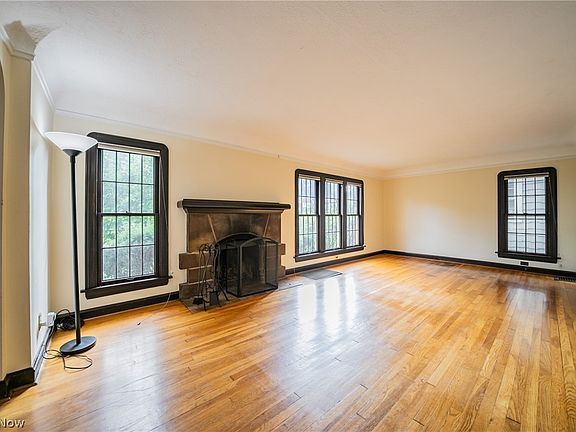 3rd image of 3710 Washington Blvd