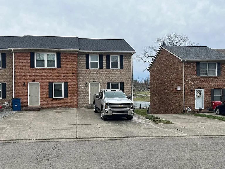 112 Lakeview Dr — Photo 2