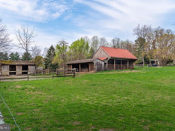 2nd image of 1169 Saint Matthews Rd
