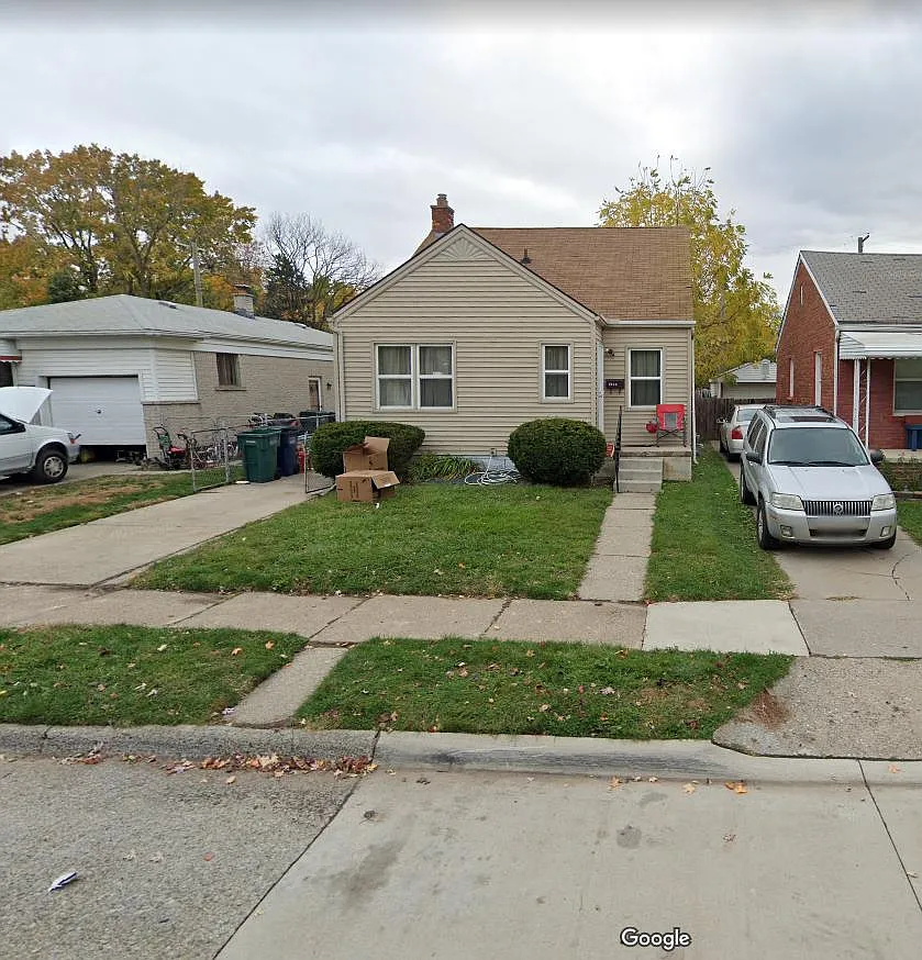 2090 Olive Ave photo 1