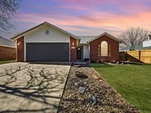 803 S Liberty Dr, Fayetteville, AR 72701