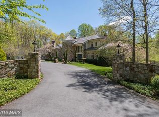 2221 Halcyon Ln, Vienna, VA 22181