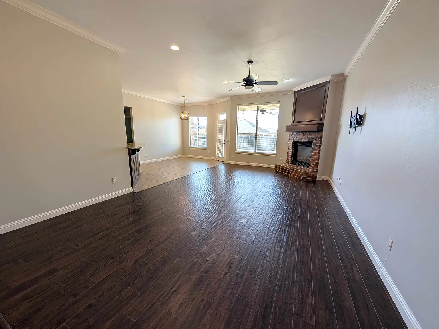 4 bed, 2.5 bath, 2094 sqft, $2,395 — Photo 2