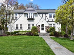 17 Longview Dr, Scarsdale, NY 10583