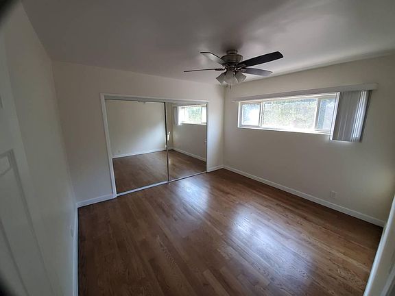 3rd image of 423 N Harvard Blvd #1