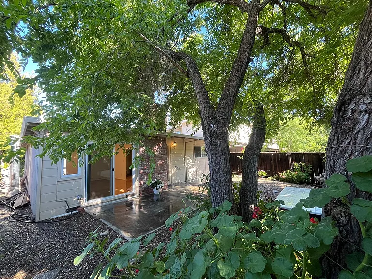 1594 Morgan Ln #A — Photo 22