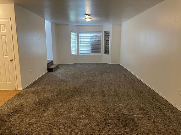 2nd image of 1056 W Edgewater Ln