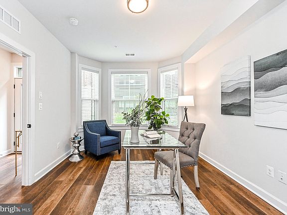 4th image of 211 Market Sq NW