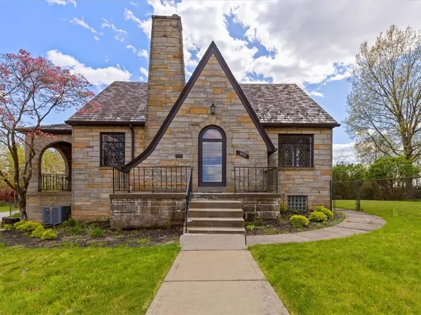 220 Monroe Dr, Pittsburgh, PA 15229