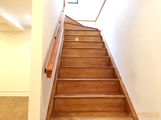 Rented by aptsandlofts.com | media 4