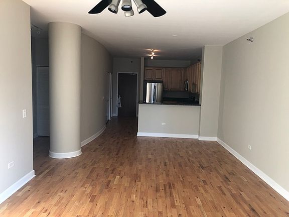 4th image of 1322 S Prairie Ave Unit 403
