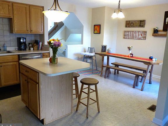3rd image of 309 Broad Meadow Dr