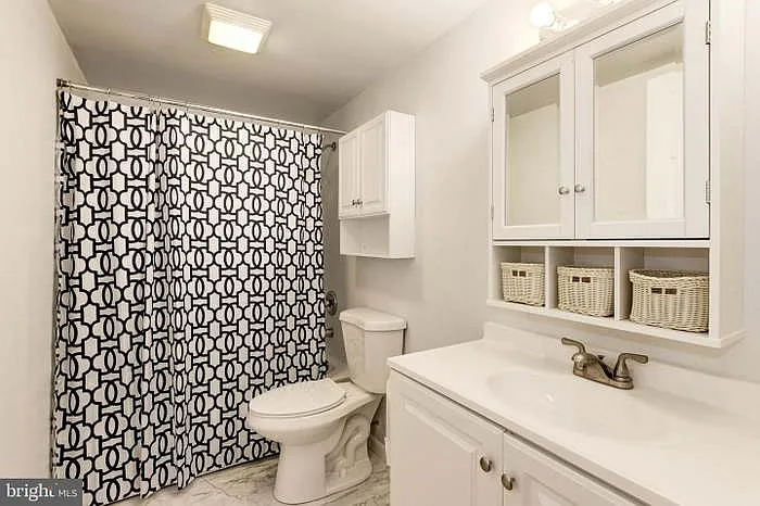 503 W Diamond Ave — Photo 8