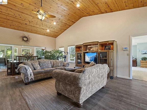 5th image of 20883 Lynn Ln