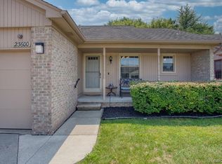 23600 Suttons Bay Dr, Clinton Township, MI 48036