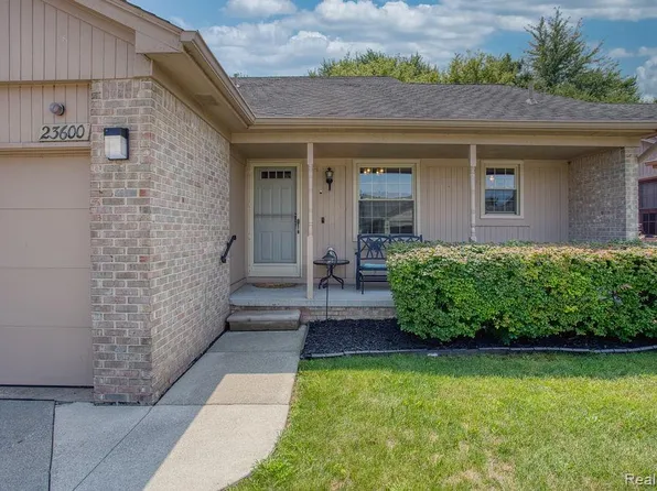 23600 Suttons Bay Dr, Clinton Township, MI 48036