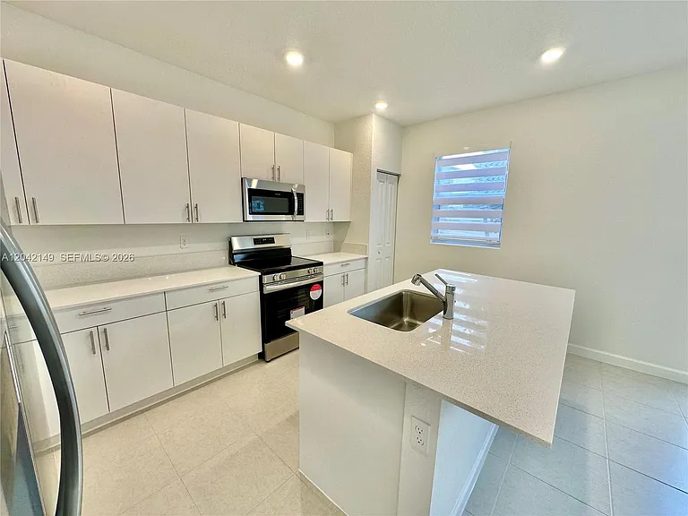 114 SW 184th Pl #114 — Photo 5