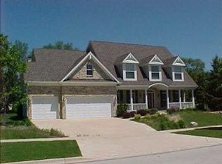 83 Mitchell Cir, Wheaton, IL 60189