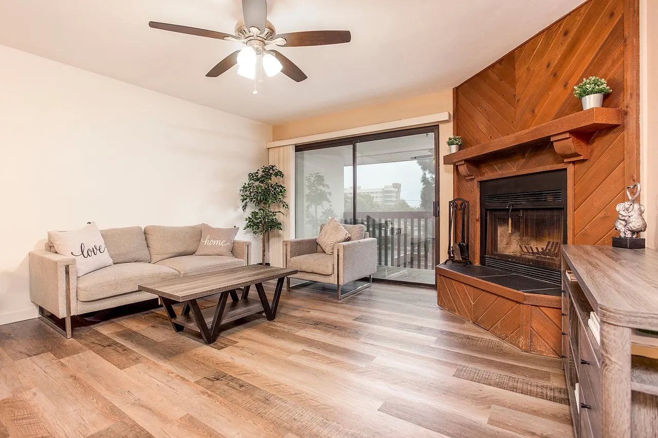 2 bed, 1096 sqft, $2,800 — Photo 2