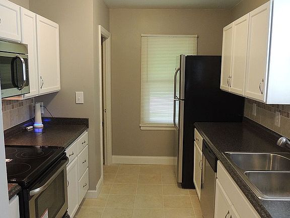 4th image of 996 Fairwood Ave
