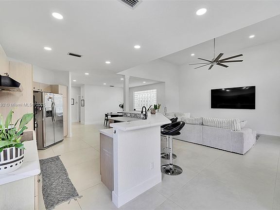 2nd image of 500 Cypress Pointe Dr E #E