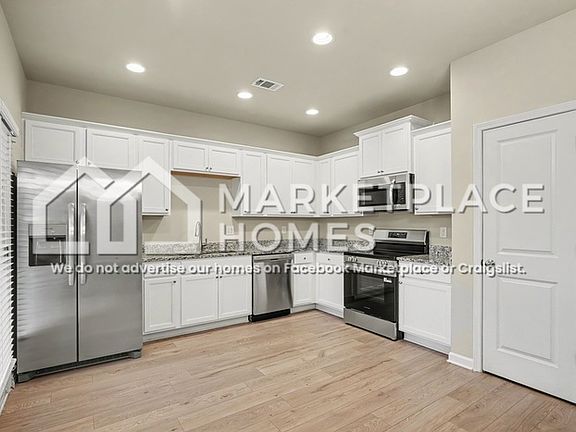 5th image of 215 W L Miller Dr