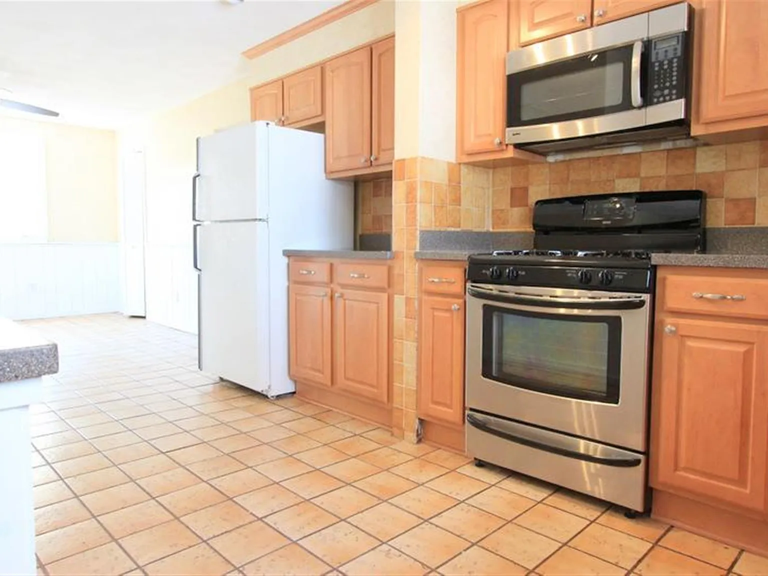 4 bed, 1.5 bath, $4,800 — Photo 2