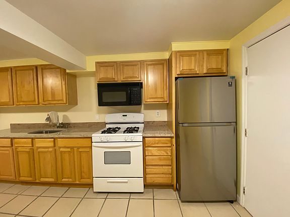 5th image of 712 Logan Ave #1