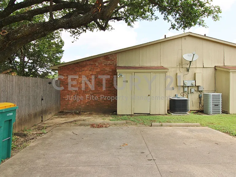 405 Pogue St — Photo 13