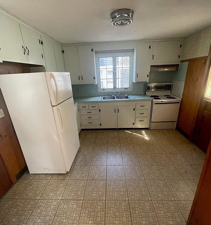 1st image of 84 Phillips St Floor 1