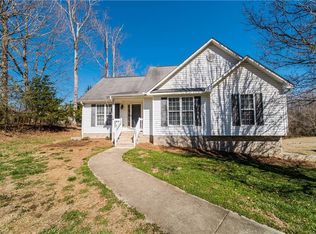 945 Winterside Ln, Winston Salem, NC 27107