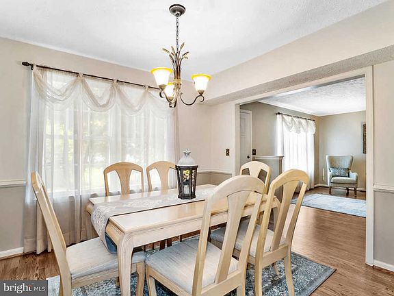 5th image of 8385 Oak Hollow Dr