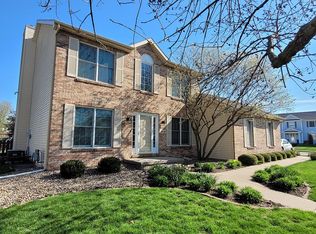 3118 Copper Creek Rd, Bloomington, IL 61704