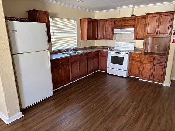 3rd image of 2319 Fernwood Ave