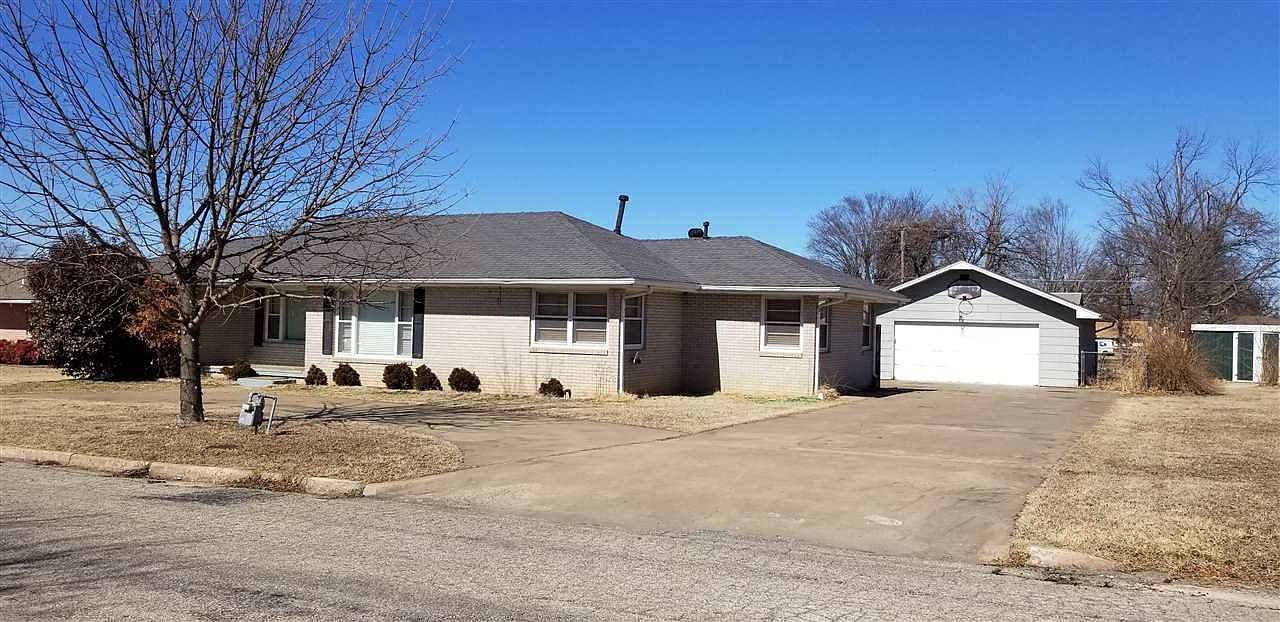 220 Russell Ave Blackwell Ok 74631 Zillow