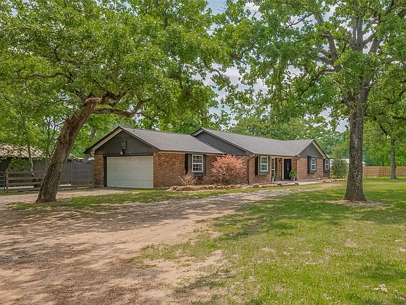3rd image of 8 Riverwood Ln