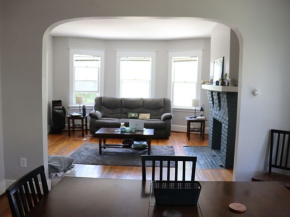 4th image of 693 Linwood Ave #2