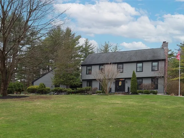 7117 Thorntree Hill Dr, Fayetteville, NY 13066