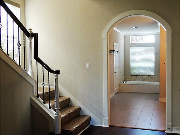 5th image of 4019 Waterview Ct
