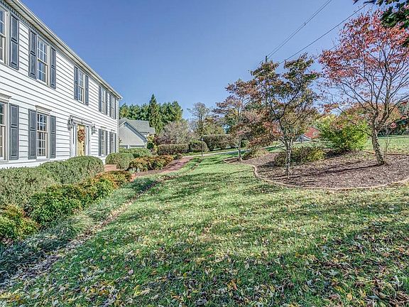 3rd image of 401 Homeplace Dr