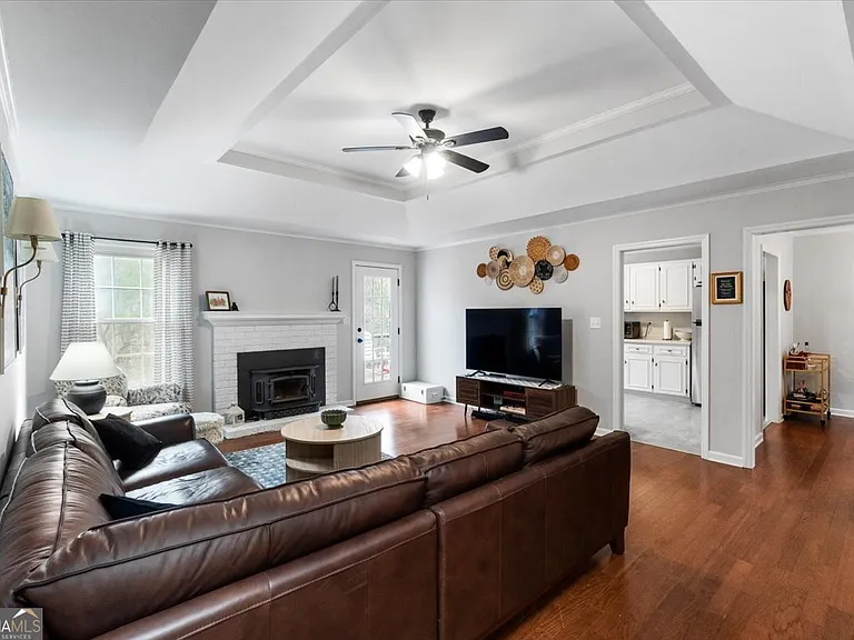 325 Brookstone Dr — Photo 5