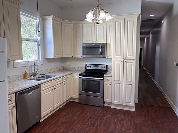 3rd image of 2622 Lavender St #2622