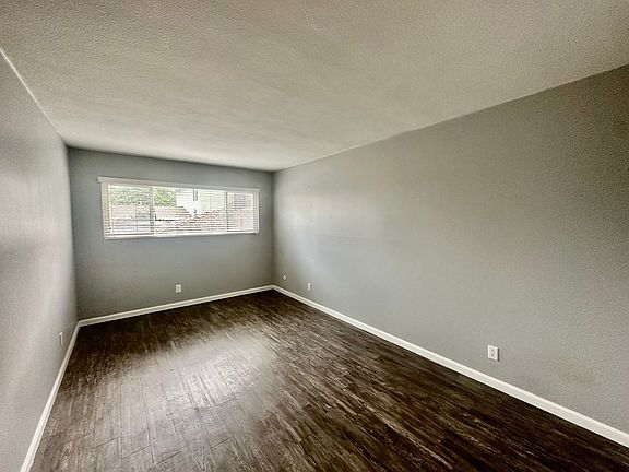 5th image of 4471 44th St APT 102