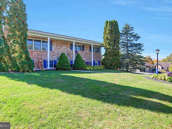 2nd image of 85 Topaz Dr